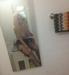 amanda bynes tweets topless photos, tells jenny mccarthy to shut the 'f' up