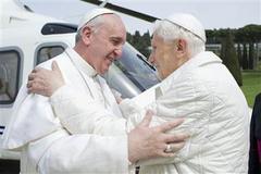 former pope benedict returns to vatican